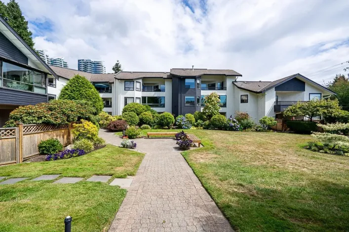 201 14957 THRIFT AVENUE, White Rock