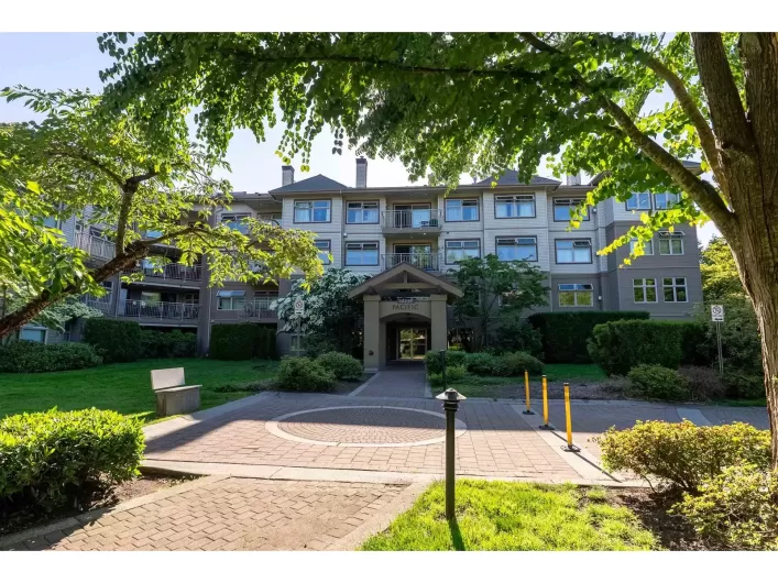 201 15220 GUILDFORD DRIVE, Surrey