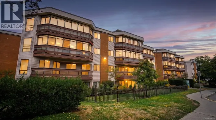 201 1560 Hillside Ave, Victoria