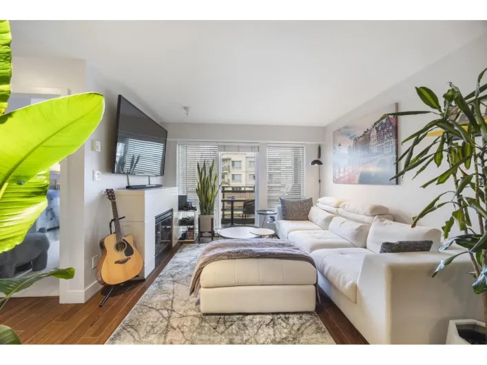 201 15745 CROYDON DRIVE, Surrey