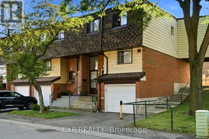 Row / Townhouse for sale: 201 - 180 MISSISSAUGA VALLEY BOULEVARD, Mississauga