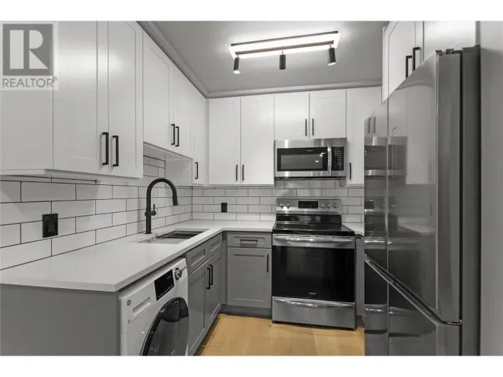 201 1948 COQUITLAM AVENUE, Port Coquitlam