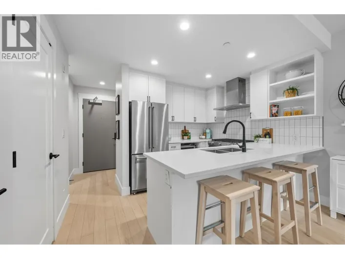 201 22226 BROWN AVENUE, Maple Ridge