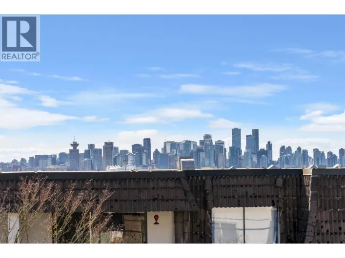 201 225 W 3RD STREET, North Vancouver