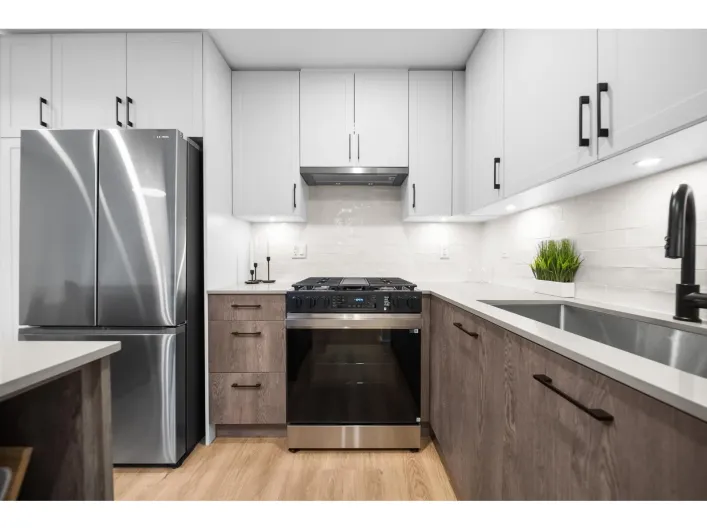 201 27218 ALDERGROVE TOWN CENTRE DRIVE, Langley