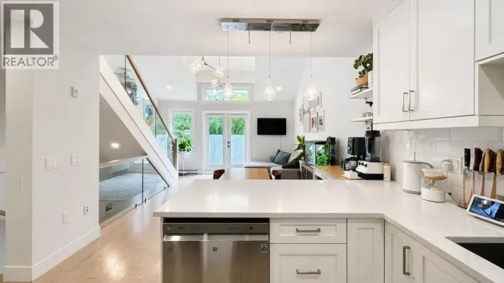201 2759 HORLEY STREET, Vancouver