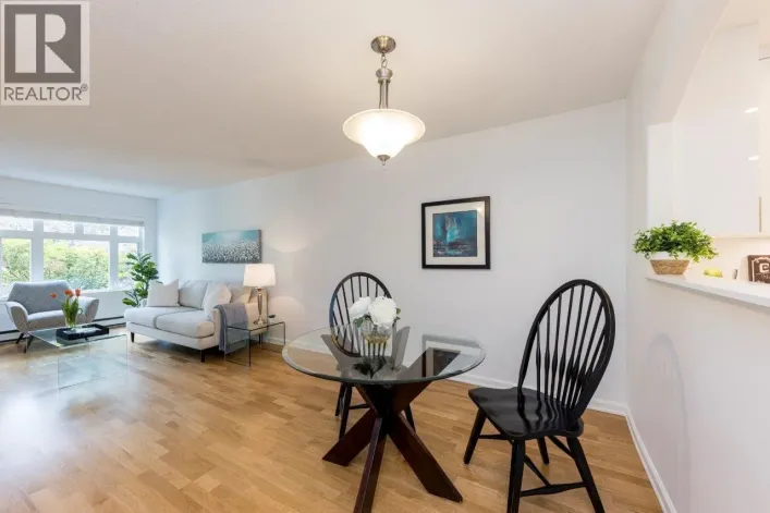 201 2800 CHESTERFIELD AVENUE, North Vancouver