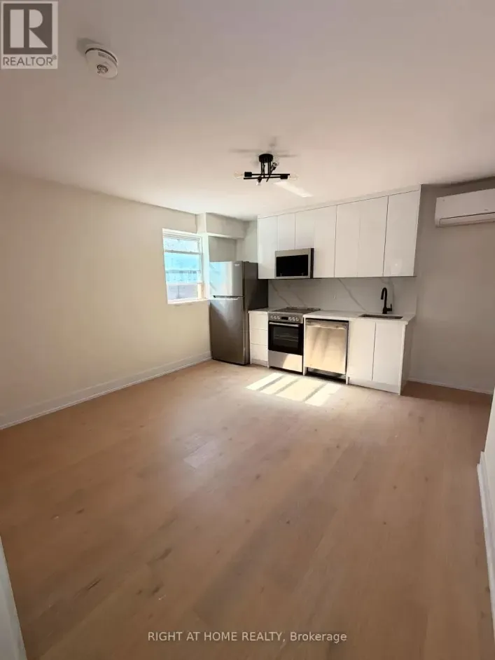 Other for rent: 201 - 3384 LAKE SHORE BOULEVARD W, Toronto