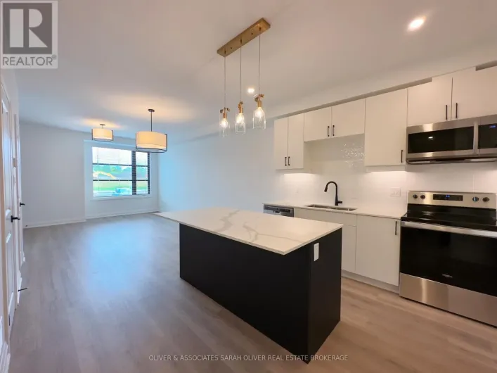 201 - 3900 SAVOY STREET, London South