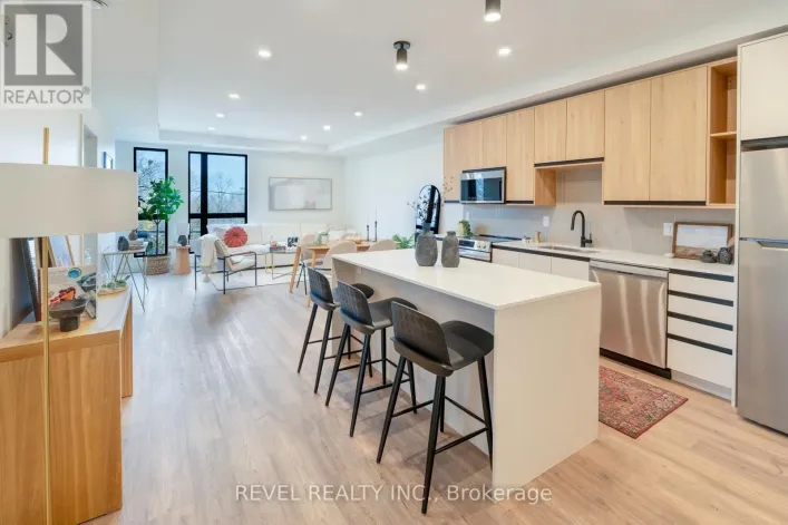 201 - 4390 HILLVIEW DRIVE, Lincoln