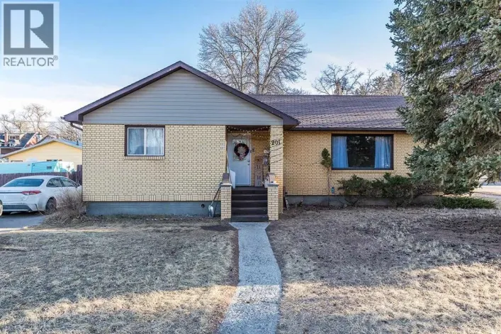 201 5 Street SE, Medicine Hat