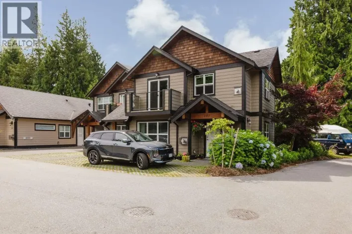 201 518 SHAW ROAD, Gibsons