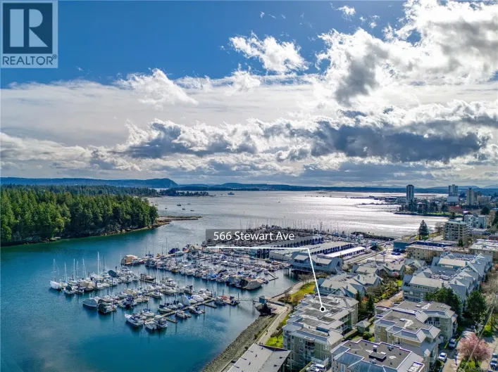 201 566 Stewart Ave, Nanaimo