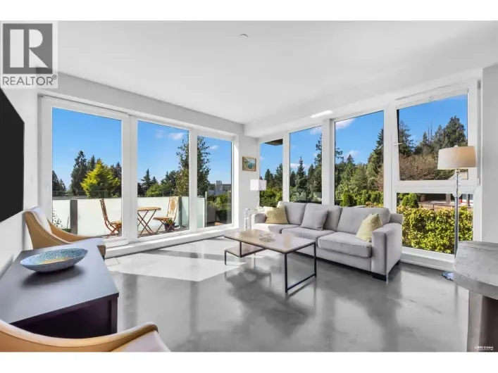 201 650 EVERGREEN PLACE, North Vancouver