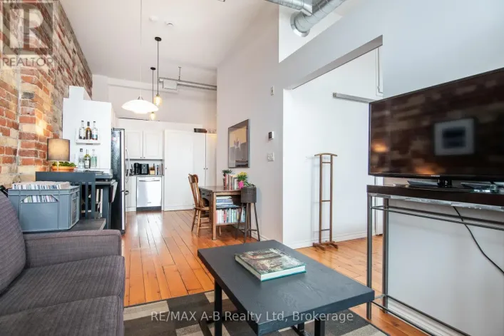 #201 - 66 WELLINGTON STREET, Stratford