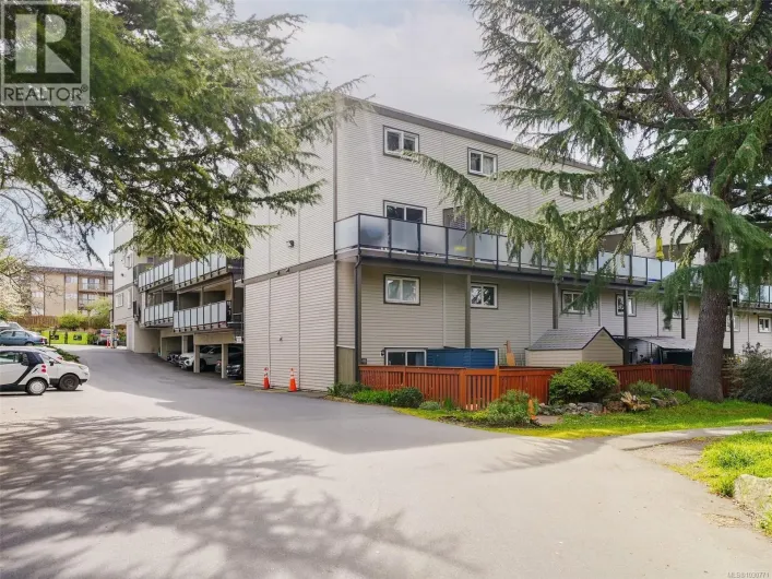 201 991 Cloverdale Ave, Saanich