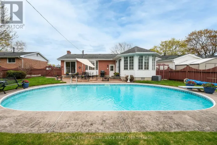 201 CAMBERLEY CRESCENT, Kingston