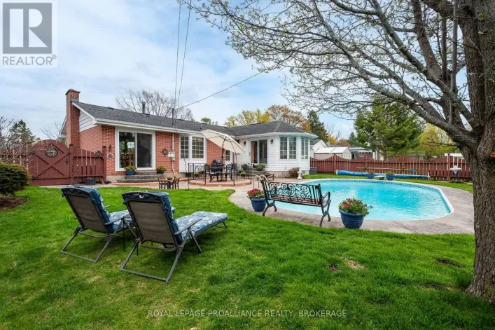 201 CAMBERLEY CRESCENT, Kingston