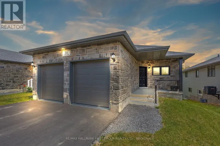 201 CREIGHTON DRIVE, Loyalist