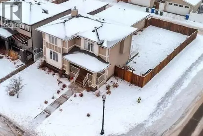 201 Rainbow Falls Glen, Chestermere