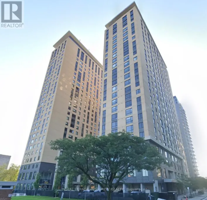 2010 - 105 CHAMPAGNE AVENUE, Ottawa