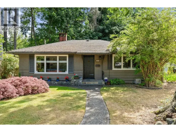 2010 MACKAY AVENUE, North Vancouver