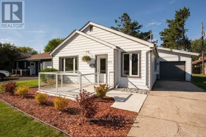 2011 MURRAY AVENUE, Thunder Bay