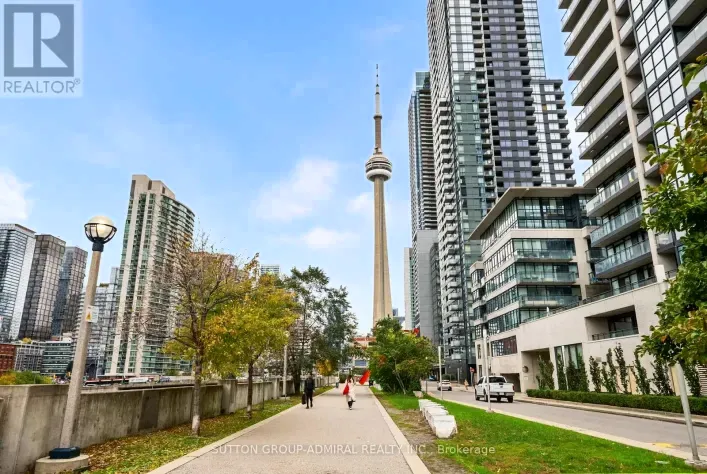 2012 - 15 ICEBOAT TERRACE, Toronto