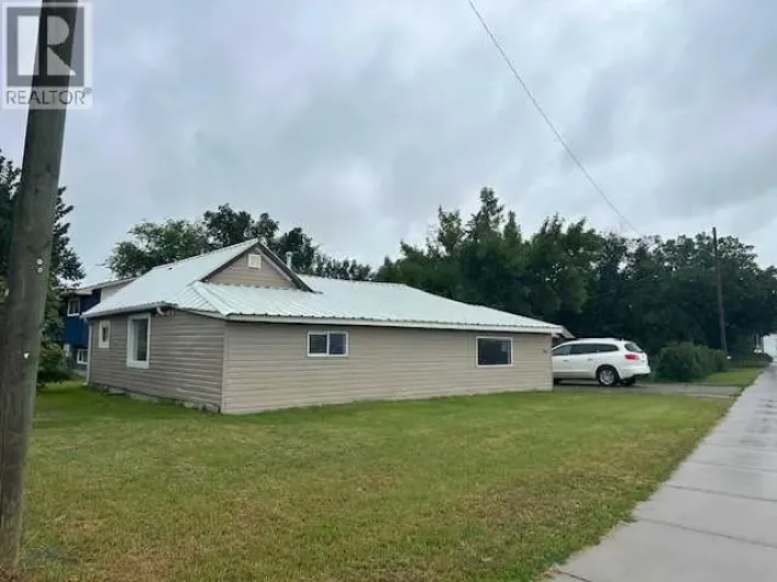 2012 18 Avenue, Coaldale