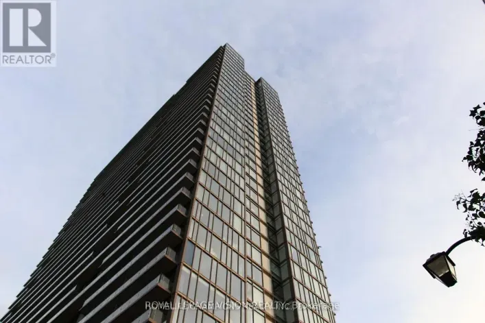 2016 - 105 THE QUEENSWAY, Toronto