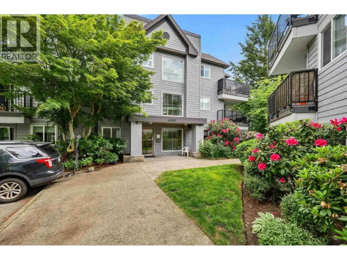 201B 40120 WILLOW CRESCENT, Squamish
