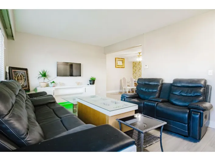 202 11901 89A AVENUE, Delta