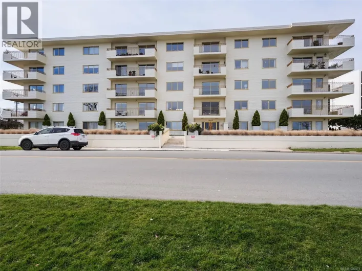 202 1440 Beach Dr, Oak Bay