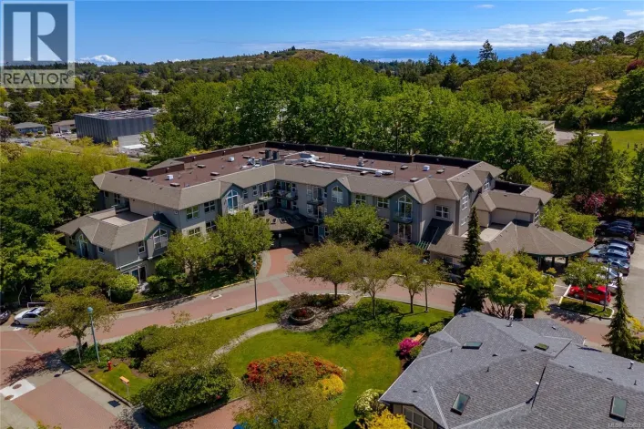 202 1485 Garnet Rd, Saanich