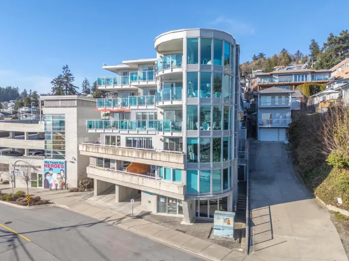 202 14955 VICTORIA AVENUE, White Rock
