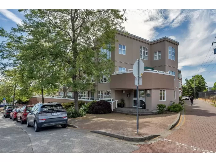 202 15284 BUENA VISTA AVENUE, White Rock