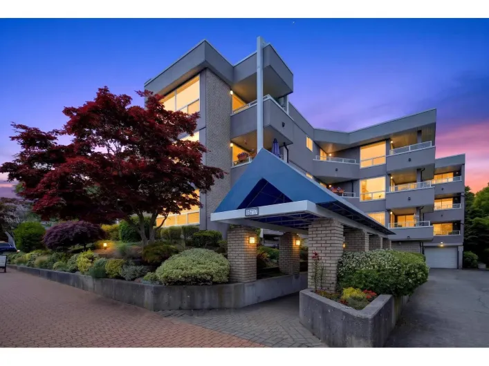 202 15717 MARINE DRIVE, White Rock