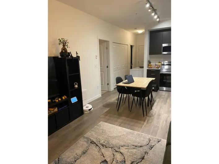 202 15848 FRASER HIGHWAY, Surrey