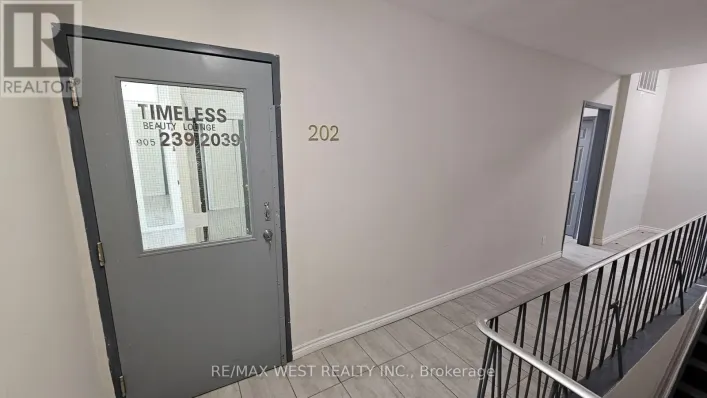 202 - 174 HARWOOD AVENUE, Ajax