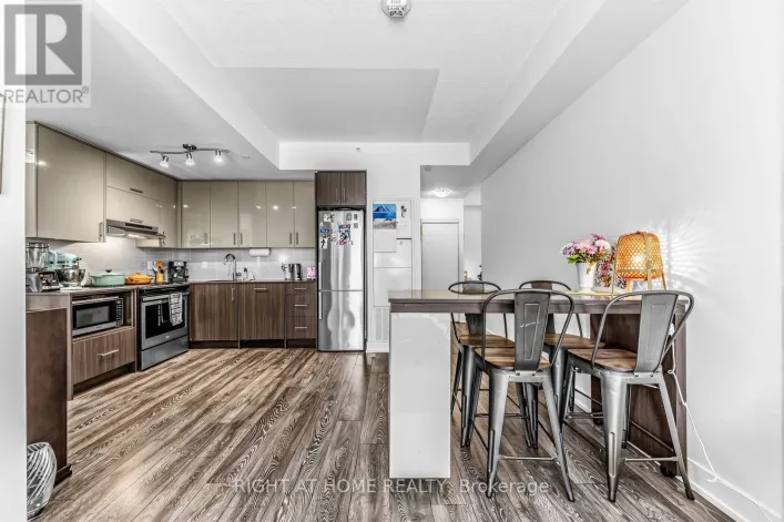 202 - 180 FAIRVIEW MALL DRIVE, Toronto