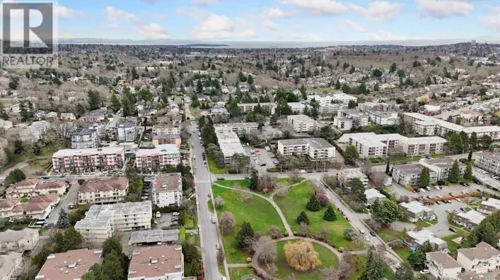 202 3255 Glasgow Ave, Saanich