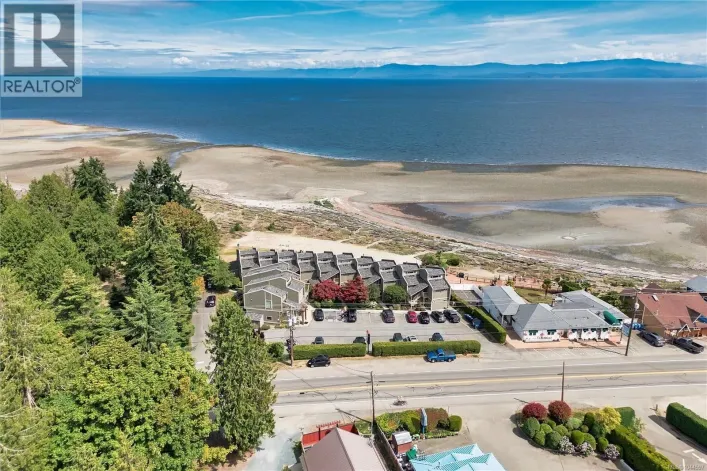 202 3295 Island Hwy W, Qualicum Beach
