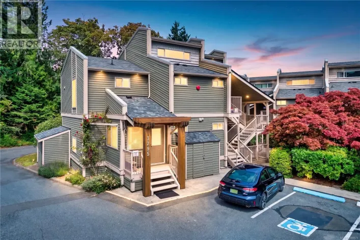202 3295 Island Hwy W, Qualicum Beach
