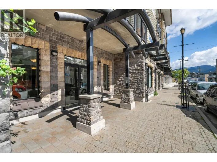 202 38003 SECOND AVENUE, Squamish