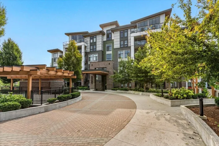 202 45510 MARKET WAY|Garrison Crossing, Chilliwack