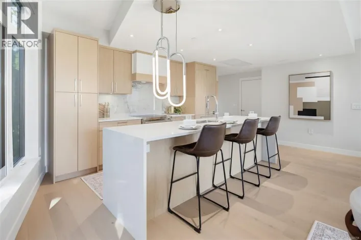 202 5229 Cordova Bay Rd, Saanich