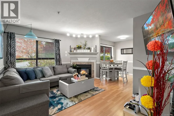 202 7 Gorge Rd W, Saanich