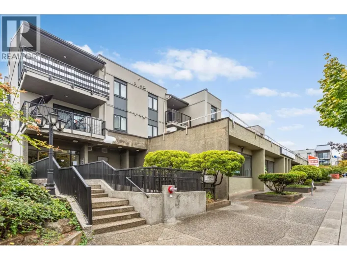 202 836 TWELFTH STREET, New Westminster