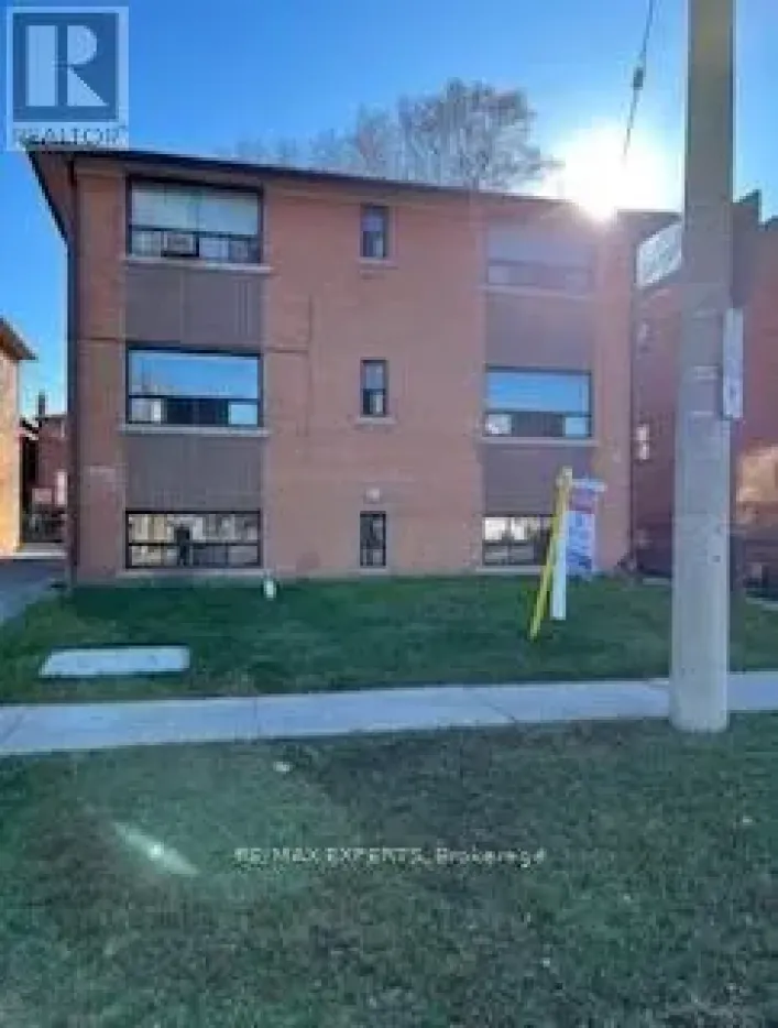 202 - 839 COSBURN AVENUE, Toronto