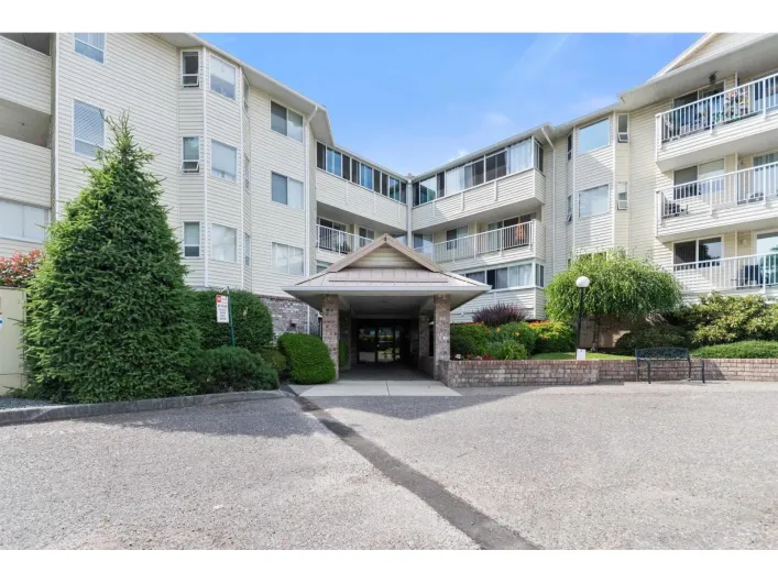 202 8725 ELM DRIVE|Chilliwack Proper South, Chilliwack